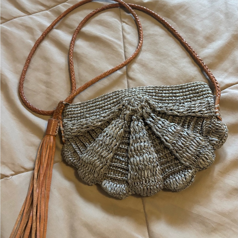 Woven Shell Crossbody Bag with Tassel - Gray and Tan